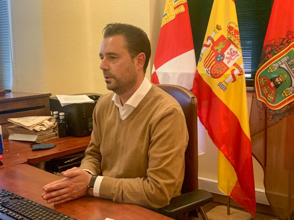 El alcalde de Burgos subraya que es necesario incorporar más personal sanitario a nuestros servicios médicos